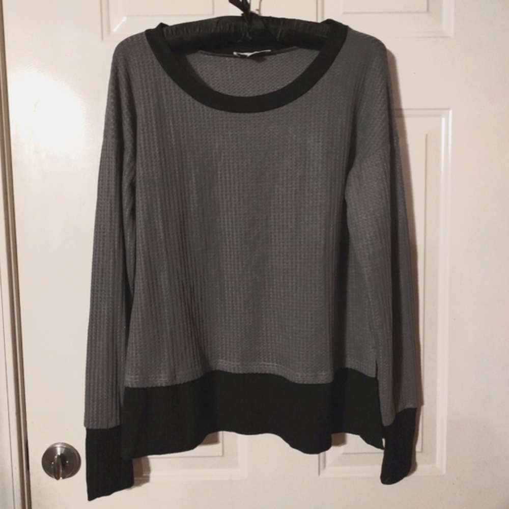 🩶🐨🩶 NWOT Superb Koala Grey & Black Contrast Waffle Knit Blouse - M
